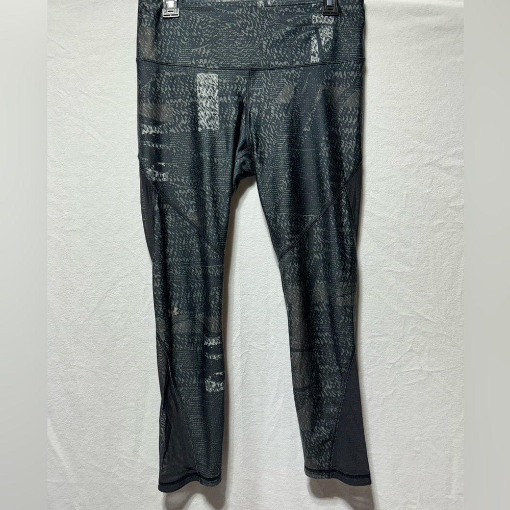 Under Armour Compression Heat Gear Printed Leggings With Side Mesh Size Large